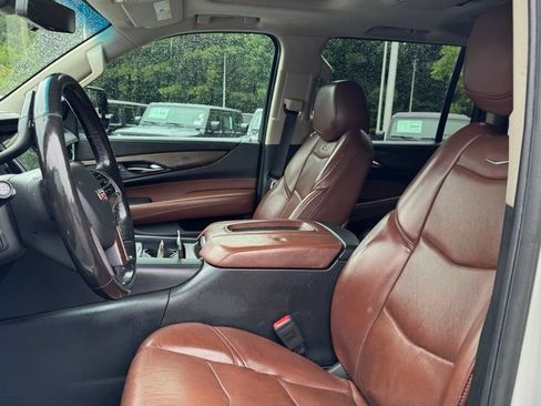 Used 2018 Cadillac Escalade ESV Premium Luxury AWD/4WD image 10