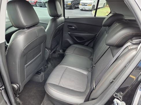 Used 2020 Chevrolet Trax LT w/ Sun & Sound Package image 11