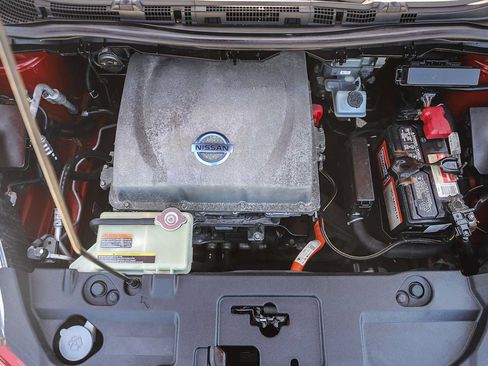 Used 2013 Nissan Leaf S FWD image 25