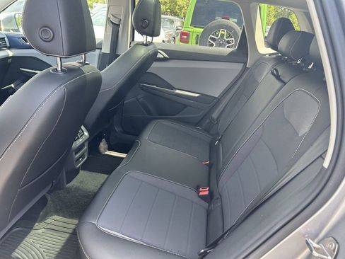 Used 2023 Volkswagen Taos SE w/ Panoramic Sunroof Package AWD/4WD image 24