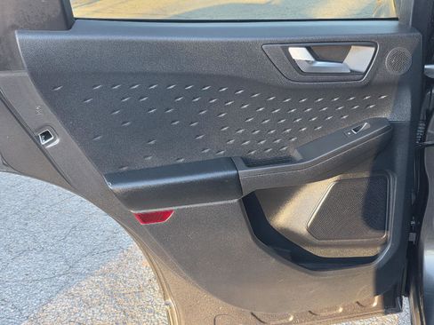 Used 2020 Ford Escape Titanium image 29