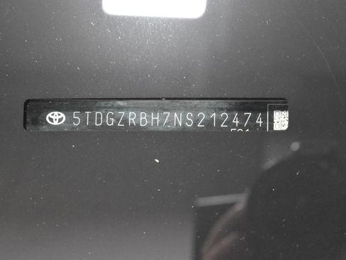 Used 2022 Toyota Highlander XLE image 36