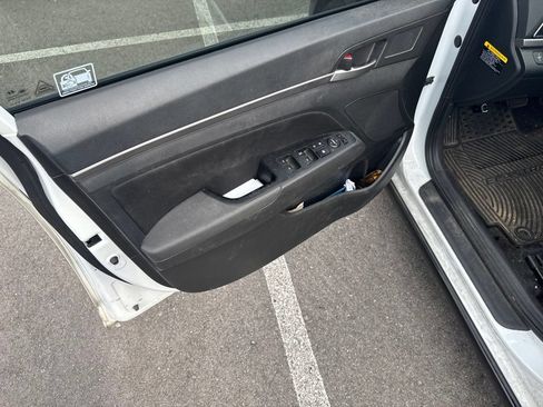 Used 2018 Hyundai Elantra SEL w/ Cargo Package FWD image 5