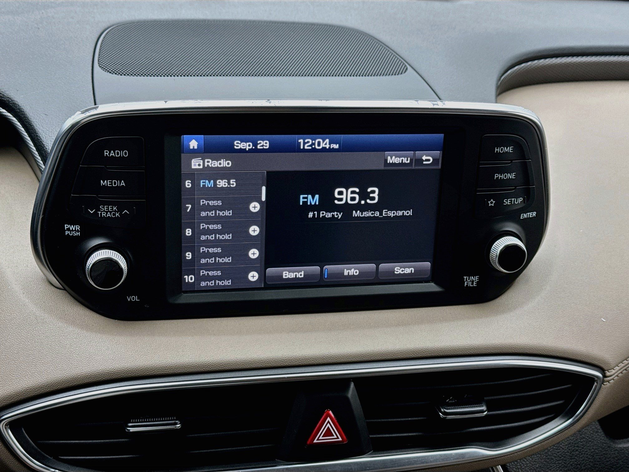 Used 2019 Hyundai Santa Fe SE FWD image 11