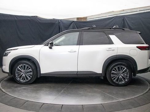 Used 2023 Nissan Pathfinder SL w/ SL Premium Package AWD/4WD image 9