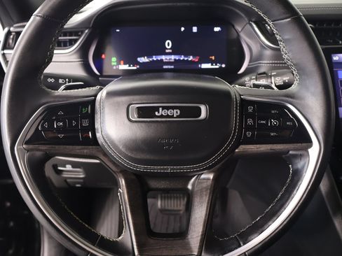 Used 2023 Jeep Grand Cherokee Overland AWD/4WD image 3