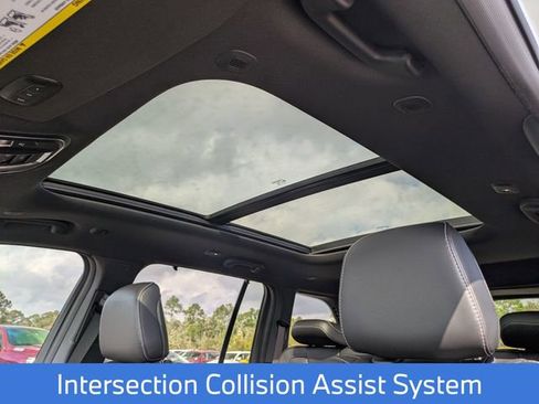 New 2025 Jeep Grand Cherokee Limited w/ Luxury Tech Group II image 17