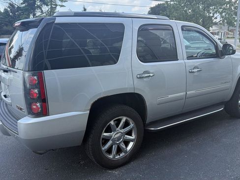 Used 2011 GMC Yukon Denali AWD/4WD image 8