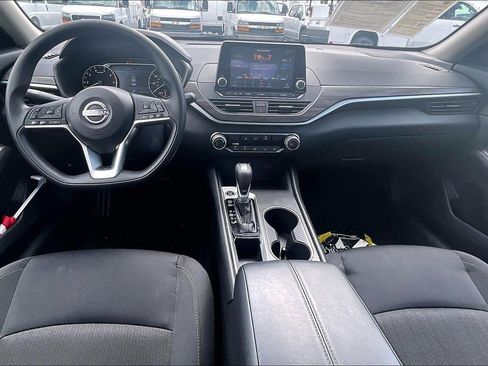 Used 2025 Nissan Altima 2.5 SV FWD image 15