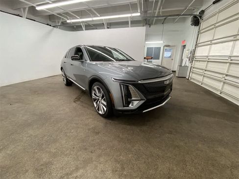 Certified 2024 Cadillac Lyriq Luxury w/ LPO, Floor Liner Package image 8