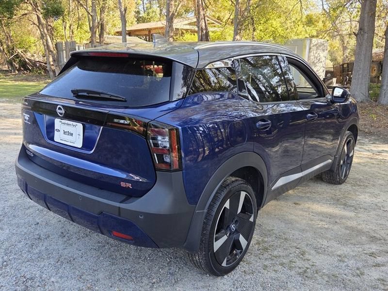 Used 2025 Nissan Kicks SR FWD image 12