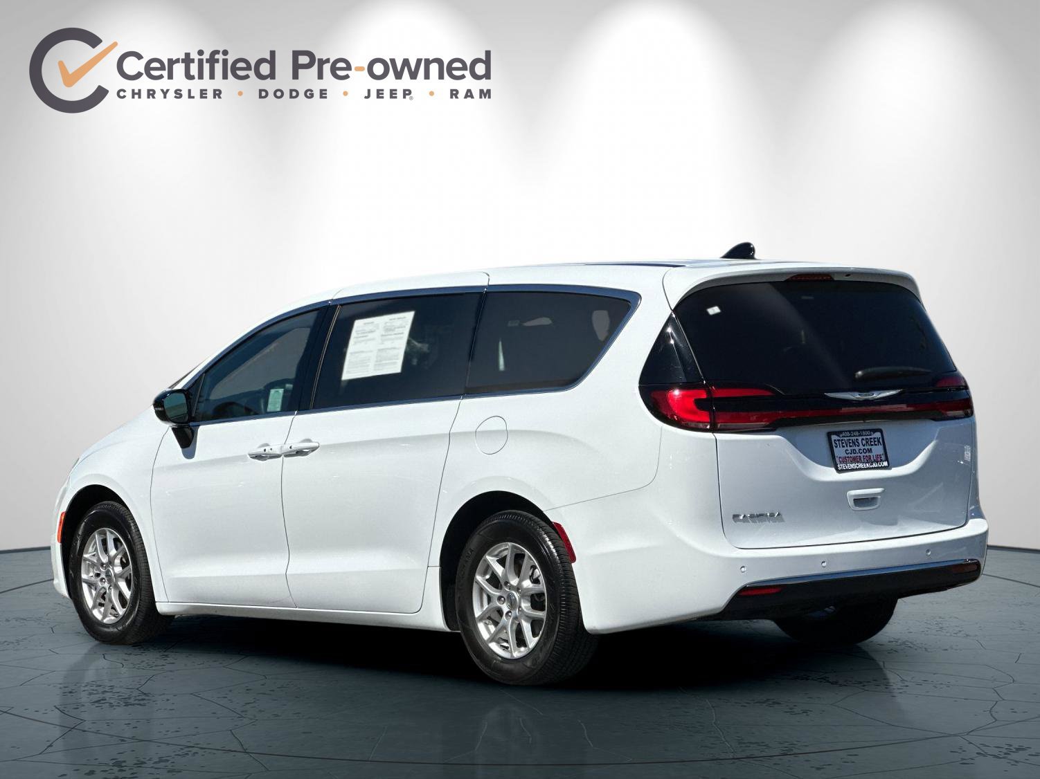 Used 2025 Chrysler Pacifica Select FWD image 6