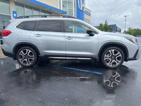 Used 2024 Subaru Ascent Touring w/ Popular Package #2 AWD/4WD image 4