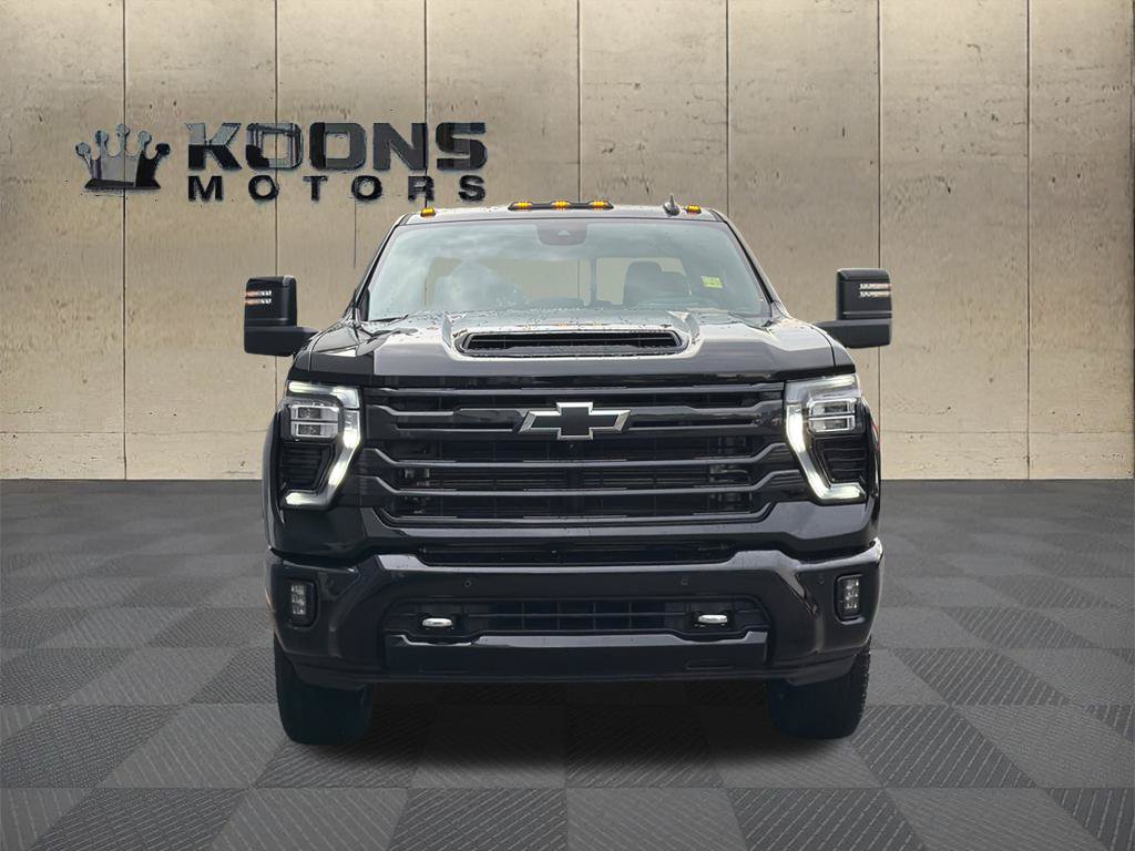 Used 2026 Chevrolet Silverado 2500 High Country w/ Midnight Edition AWD/4WD image 3