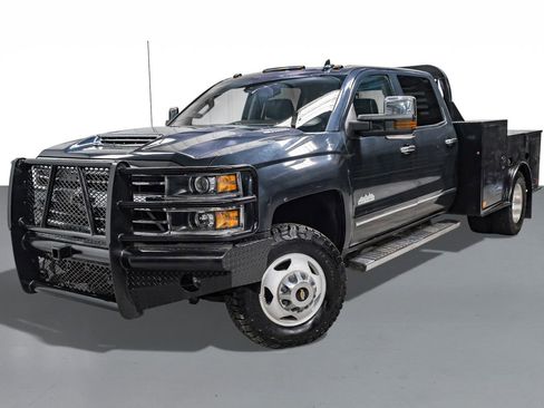 Used 2019 Chevrolet Silverado 3500 High Country w/ Duramax Plus Package image 4
