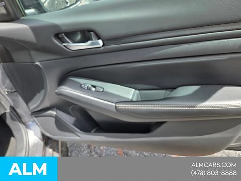 Used 2025 Nissan Altima 2.5 SV FWD image 27