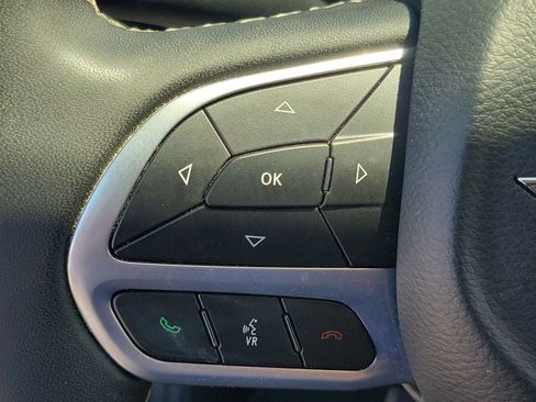 Used 2024 Chrysler Pacifica Touring-L image 23