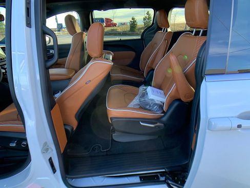 New 2026 Chrysler Pacifica Pinnacle AWD/4WD image 26