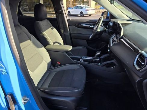 Used 2024 Chevrolet TrailBlazer LT w/ LT Cold Weather Package FWD image 19