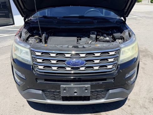 Used 2017 Ford Explorer XLT w/ Equipment Group 202A FWD image 11