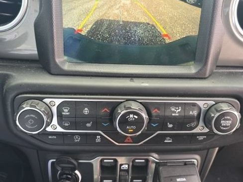 Used 2023 Jeep Gladiator Overland w/ LED Lighting Group AWD/4WD image 14