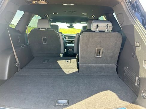 Used 2024 Buick Enclave Premium AWD/4WD image 7