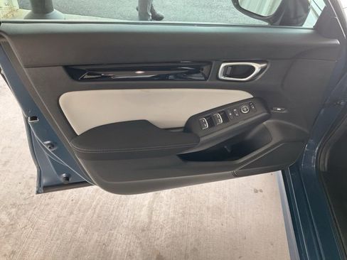 Used 2025 Honda Civic Sport image 4