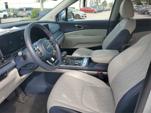 Certified 2025 Kia Carnival EX image 17