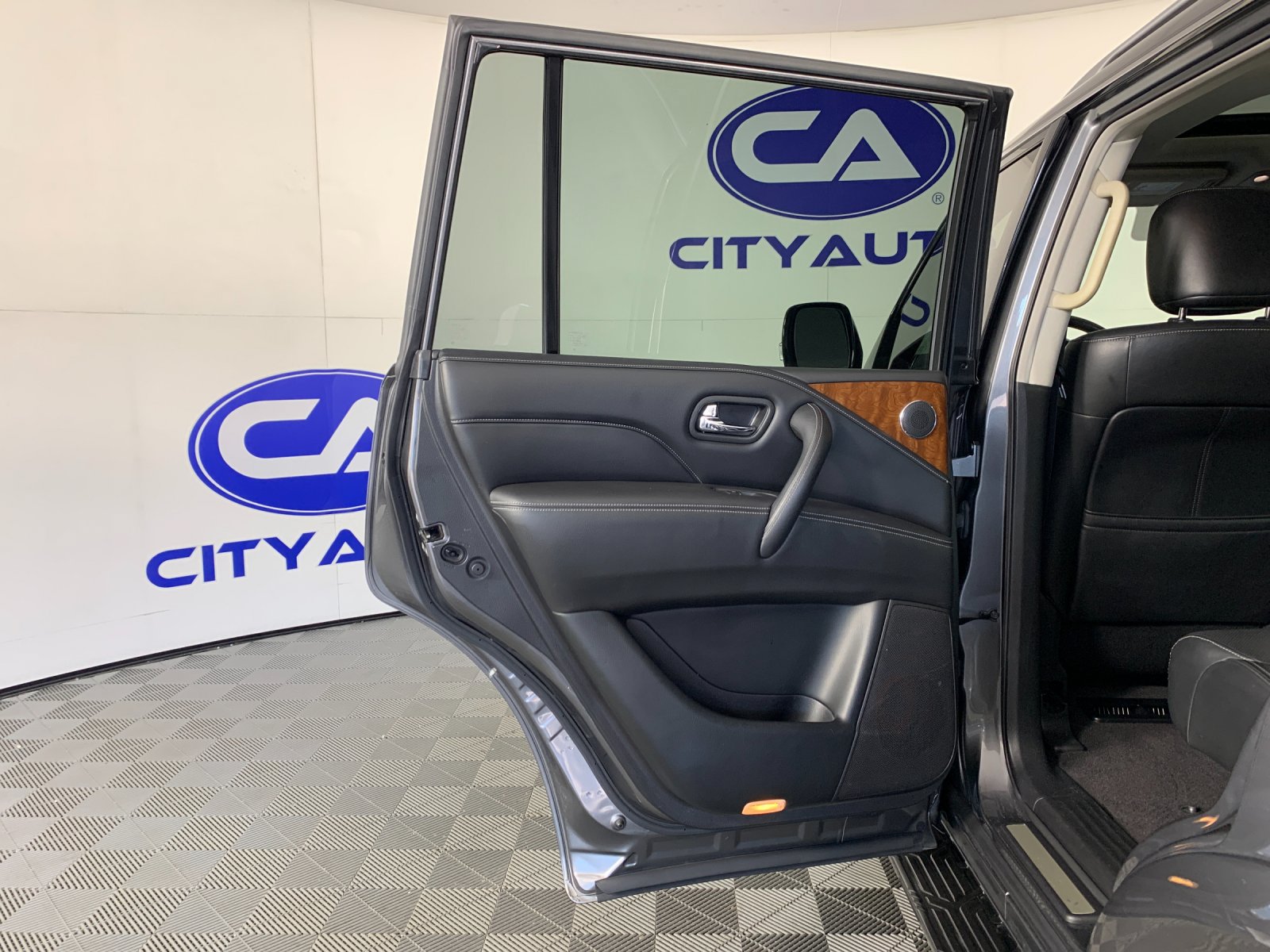 Used 2019 INFINITI QX80 Luxe w/ All-Season Package RWD image 29