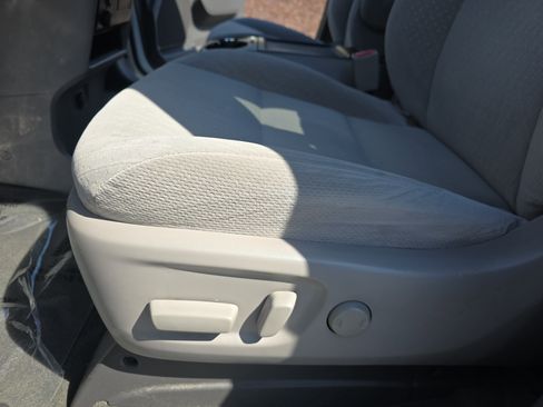 Used 2017 Toyota Sienna LE image 30