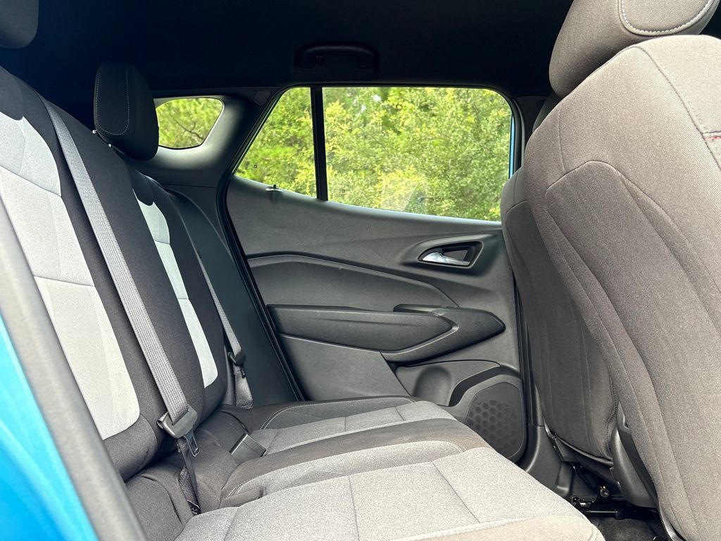 Used 2026 Chevrolet Trax RS FWD image 29
