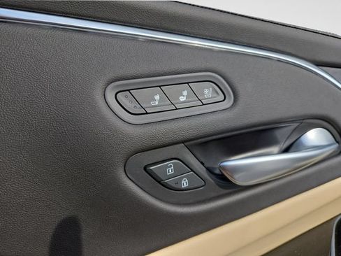 Used 2023 Cadillac Escalade ESV Premium Luxury AWD/4WD image 43