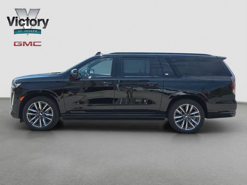 Used 2022 Cadillac Escalade ESV Sport Platinum AWD/4WD image 27