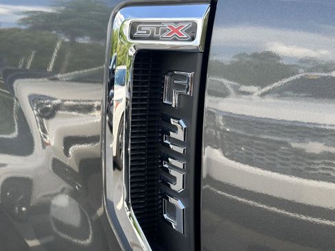 Used 2019 Ford F250 XL w/ STX Appearance Package AWD/4WD image 10