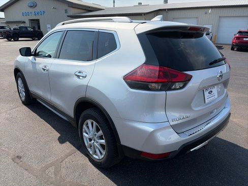 Used 2018 Nissan Rogue SV AWD/4WD image 3