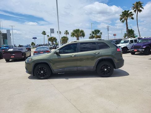 Used 2020 Jeep Cherokee Latitude FWD image 11