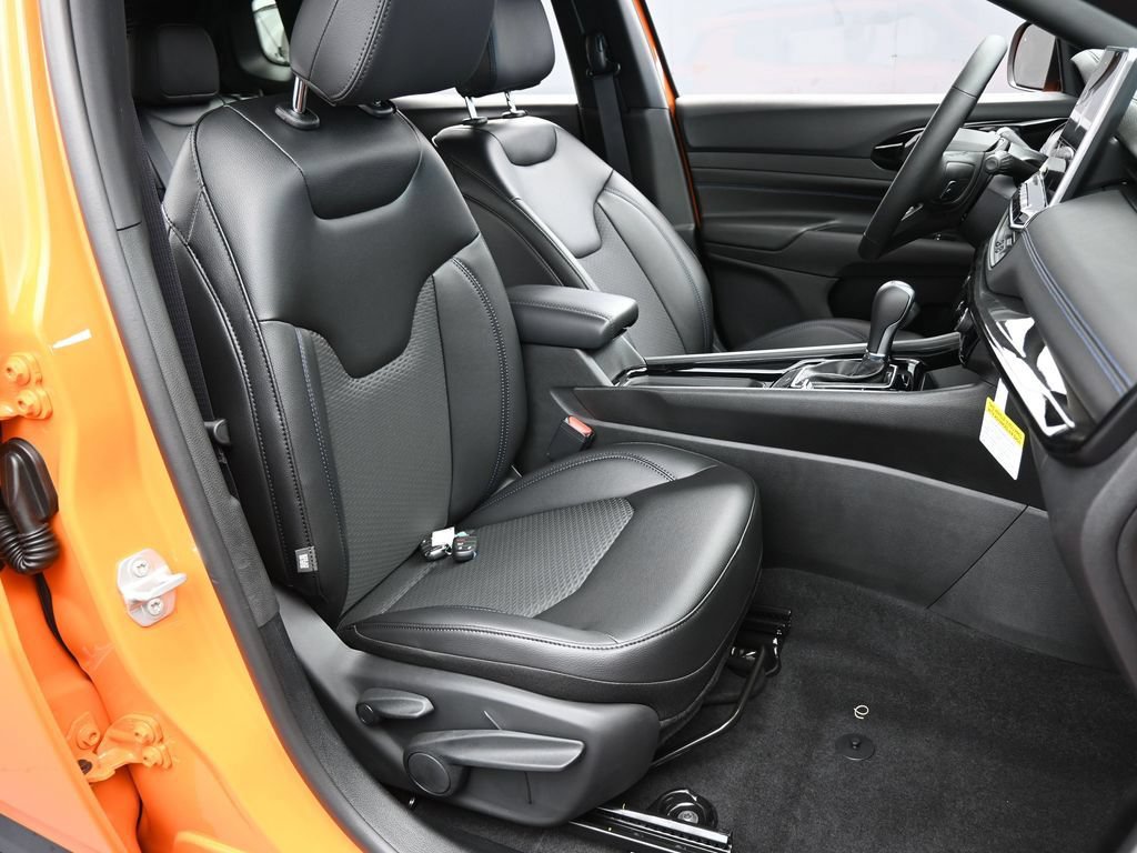New 2026 Jeep Compass Latitude AWD/4WD image 38