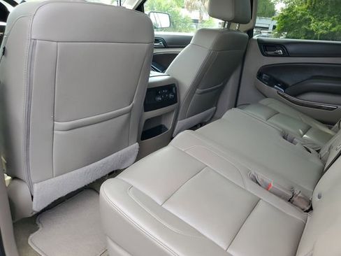 Used 2019 Chevrolet Suburban LT RWD image 13