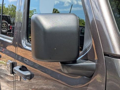 New 2026 Jeep Wrangler Unlimited Sahara AWD/4WD image 11