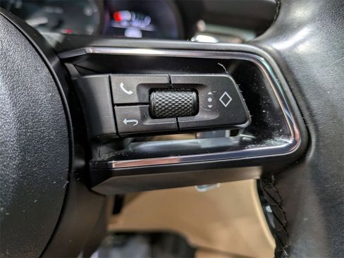 Used 2022 Porsche Macan w/ Premium Package Plus image 20