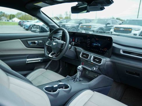 Used 2025 Ford Mustang Premium RWD image 14