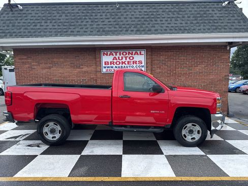 Used 2018 Chevrolet Silverado 2500 W/T RWD image 2