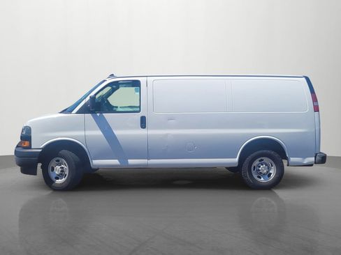 Used 2021 Chevrolet Express 2500 w/ Driver Convenience Package image 9