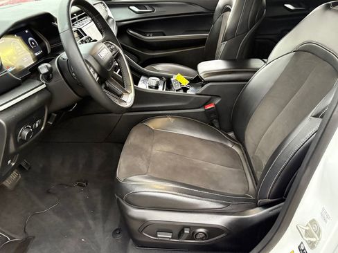 Used 2023 Jeep Grand Cherokee L Laredo RWD image 34