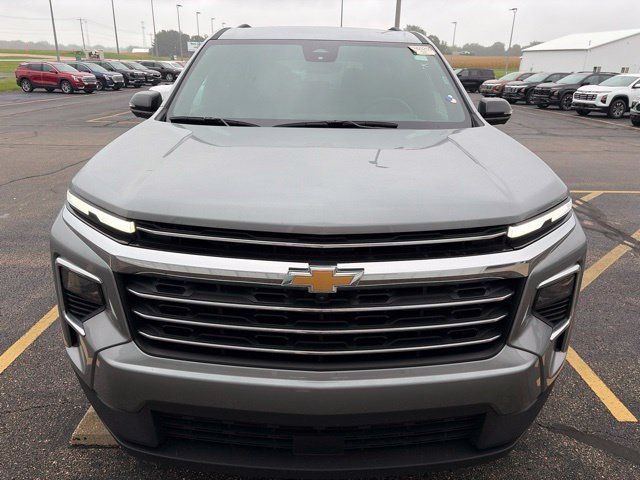 Used 2026 Chevrolet Traverse LT w/ Driver Confidence Package FWD image 2