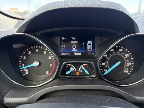 Certified 2019 Ford Escape SE image 2