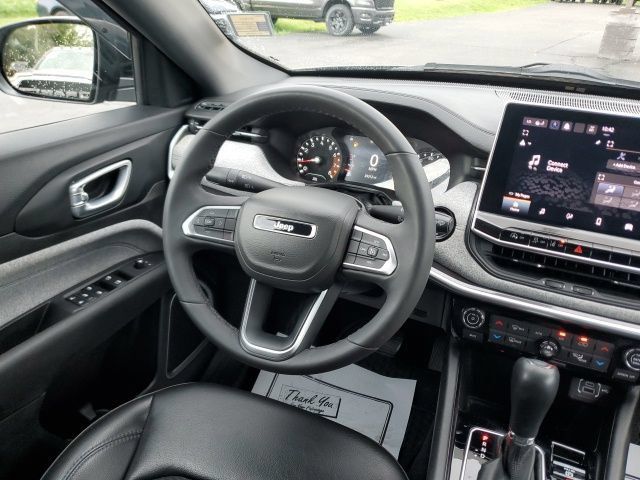 Used 2023 Jeep Compass Latitude w/ Convenience Group AWD/4WD image 17