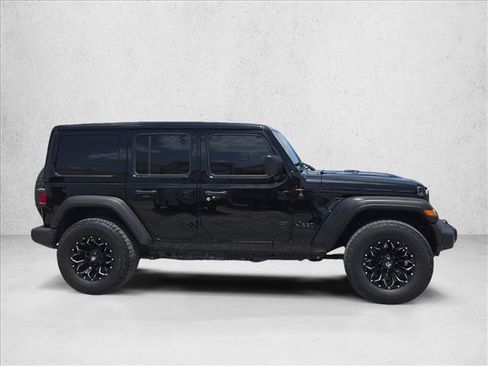 Used 2022 Jeep Wrangler Unlimited Sport w/ Sun And Sound Package AWD/4WD image 4