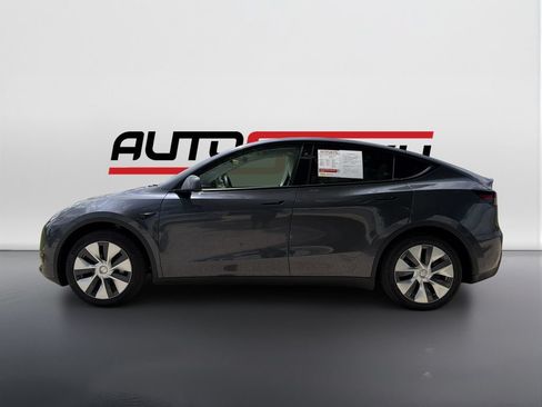 Used 2023 Tesla Model Y 2WD image 8