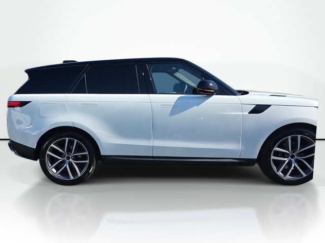 New 2027 Land Rover Range Rover Sport SE AWD/4WD image 4